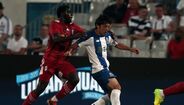 Nakajima (2) - Entrou bem, oferecendo ao jogo a alegria que sempre deu quando jogou no Portimonense, mas foi perdendo gás com o passar do tempo. A seu favor o facto de nunca se ter escondido do jogo, oferecendo sempre linhas de passe aos seus companheiros. À passagem da meia hora fez um remate parado por Bettinelli. 