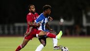 Zé Luís (1) - Foi a primeira vez que se viu o cabo-verdiano em ação com a camisola dos dragões, mas o tempo foi escasso. Não teve oportunidade de importunar a defesa do Fulham.