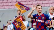 Meio-campo: De Jong (Barcelona) 