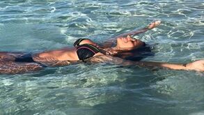 Mulher de Messi a flutuar deu azo a todos os comentários