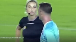 Fernanda Colombo, a árbitra brasileira que seduz em campo: o que ela fez neste caso é inacreditável