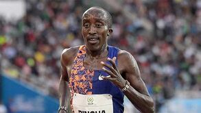 O mistério da idade de Edward Zakayo: Benfica mostra certidão de nascimento