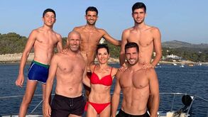 Família Zidane em peso na despedida das férias 