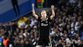 Zidane pediu Van de Beek para o meio-campo