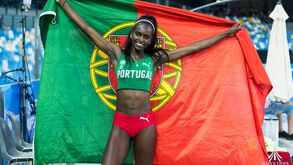Evelise Veiga conquista prata no salto em comprimento das Universíadas