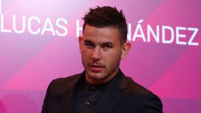 Lucas Hernández tenta desviar Griezmann de Barcelona