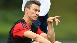 Laurent Koscielny recusa-se viajar com o Arsenal para os Estados Unidos 