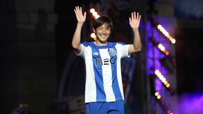 Jogadores do FC Porto desfilaram com os novos equipamentos