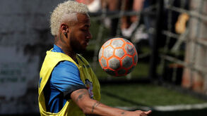 Neymar juntou-se à concentração do PSG com uma semana de atraso