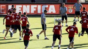 Benfica sem tempo a perder: Bruno Lage pôs todos a treinar após 15 horas de voo