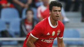 João Ferreira fica no estágio do Benfica até ao jogo com o Chivas