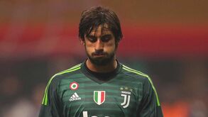 Benfica confirma recuperação de Perin em Turim