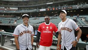 Rui Costa e Luisão dão show... no beisebol