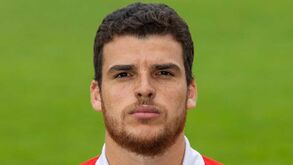 Matheus Costa reforça defesa do Vizela