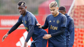 Andreas Pereira tem plano mirabolante para Pogba ficar no United... e passa pelo telemóvel