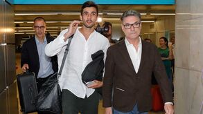 Perin sai magoado com negócio em risco