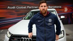 Jogadores do Barcelona vão ter de devolver os Audi quando regressarem da Ásia
