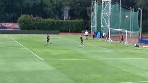 Ronaldo já encanta nos treinos em Singapura: um chapéu que deixou todos rendidos