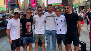 Jogadores do Benfica 'invadiram' pontos turísticos de Nova Iorque e mostraram o resultado