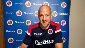 Charlie Adam é reforço do Reading