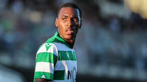 Van Dijk avisa Rafael Camacho: «Ainda tem muito a aprender» 