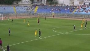 Hino ao futebol: AEK, de Miguel Cardoso, mostra como sair a jogar e... finalizar!