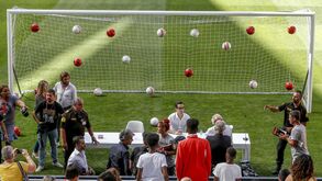 Apresentação do livro de Jonas: as bolas especiais que chamaram a atenção e o presente de Vieira