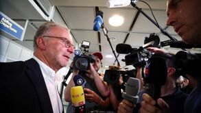 Rummenigge dá o 'mau' exemplo de Griezmann: «Bayern não vai entrar nestas loucuras»