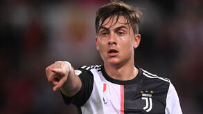 Dybala na porta de saída da Juventus