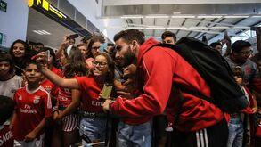 A chegada dos jogadores do Benfica a Beja: selfies e aplausos depois da ICC