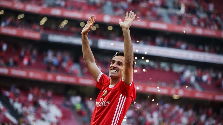 Jonas terminou esta quarta-feira a carreira de futebolista e nos ecrãs do Estádio da Luz