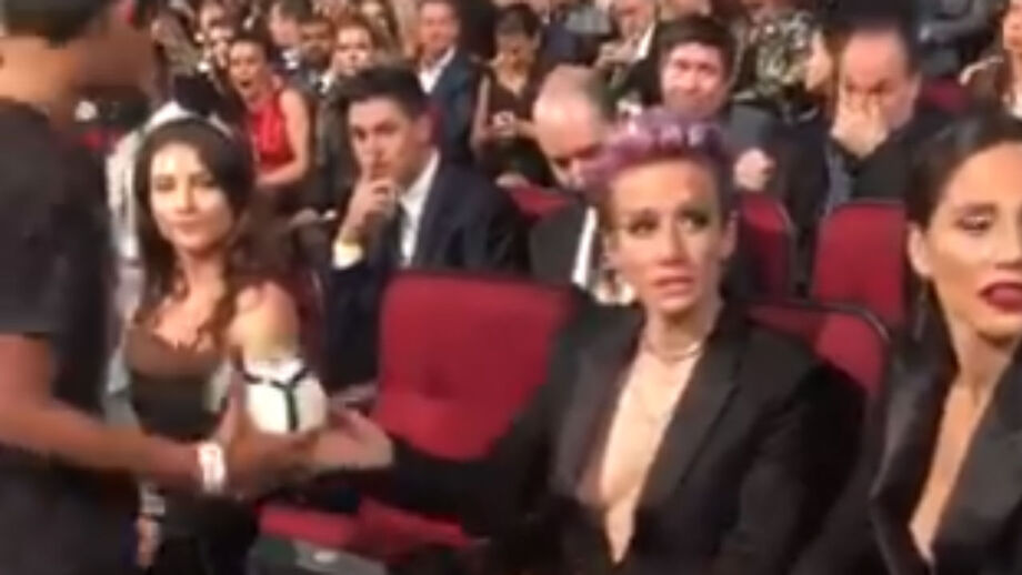 Gesto de Megan Rapinoe causa indignação nas redes sociais