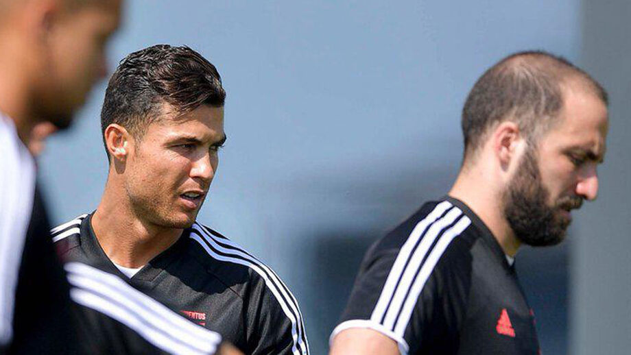 Ronaldo voltou! O craque apresentou-se ao trabalho na Juventus, cumpriu os testes médicos e físicos, estreando-se depois a treinar sob o comando técnico de Sarri.