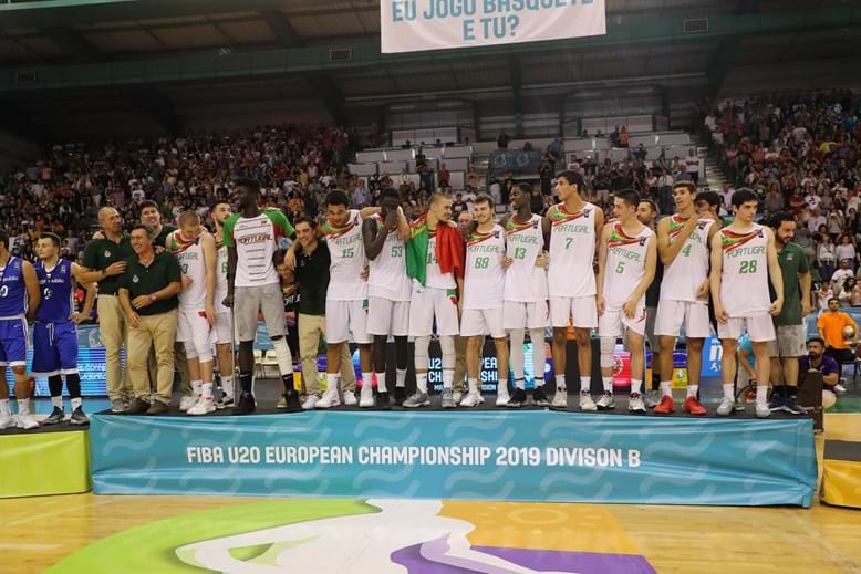 Portugal lidera a pré-qualificação e aproxima-se do Europeu de basquetebol  - JPN