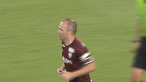 Japão: Iniesta falha penálti mas redime-se na recarga