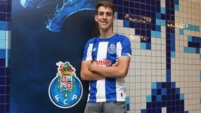FC Porto anuncia avançado argentino