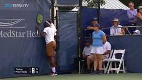 Tiafoe celebrou antes do tempo e... deu-se (muito) mal