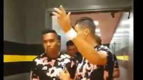 Ronaldo Fez Questao De Dar Indicacoes A Alex Sandro E De Ser O Ultimo A Entrar Em Campo Videos Jornal Record ronaldo fez questao de dar indicacoes a alex sandro e de ser o ultimo a entrar em campo