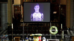 Colegas e amantes do ciclismo prestam última homenagem a Bjorg Lambrecht