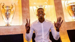 Oficial: Rafael Leão assina pelo AC Milan