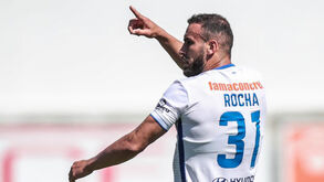 Defesa-central Luís Rocha reforça Farense