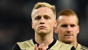 Van de Beek adianta conversações com o Real Madrid: «Estão em contacto com o Ajax»