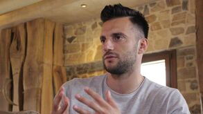 Surpresa no Benfica: Samaris fica na bancada