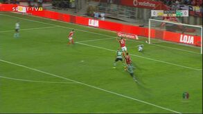 Ferro ficou perto de marcar... na própria baliza