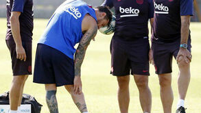 Messi lesiona-se no primeiro treino depois das férias 