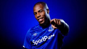 Sidibé é reforço para o Everton de Marco Silva