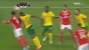 Bruno Santos cometeu penálti e Pizzi não perdoou