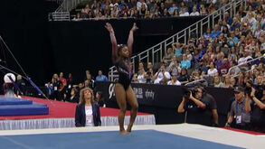Simone Biles faz história com um triplo twist com duplo mortal