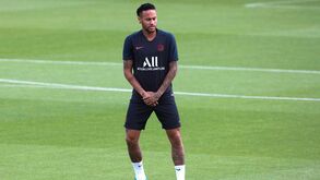 Paris SG coloca Neymar a treinar à parte