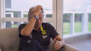 Jorge Jesus: «Pergunto aos jogadores se em casa também estão de chapéu na cabeça»